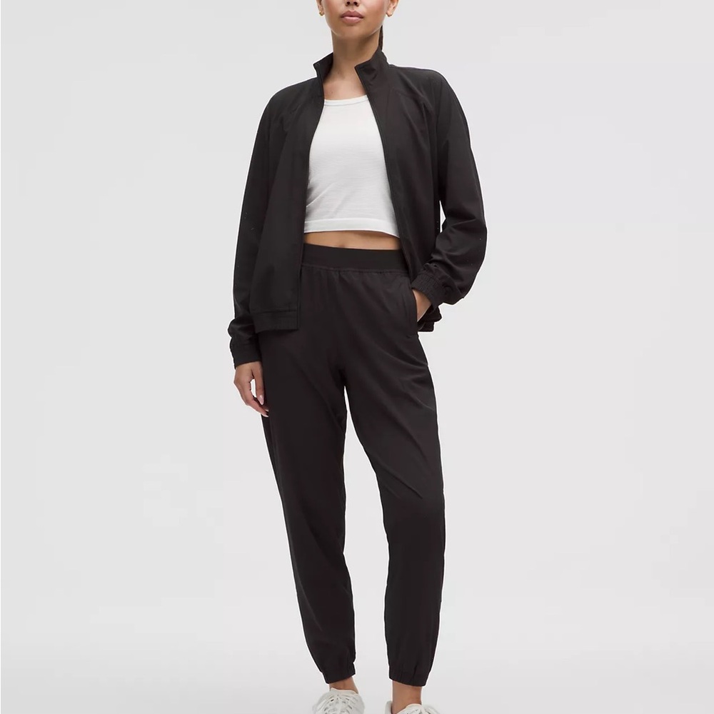Lululemon LIKE NEW Black Women's Lightweight Joggers